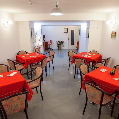 Hotel Azzurra Senigallia Buitenkant foto