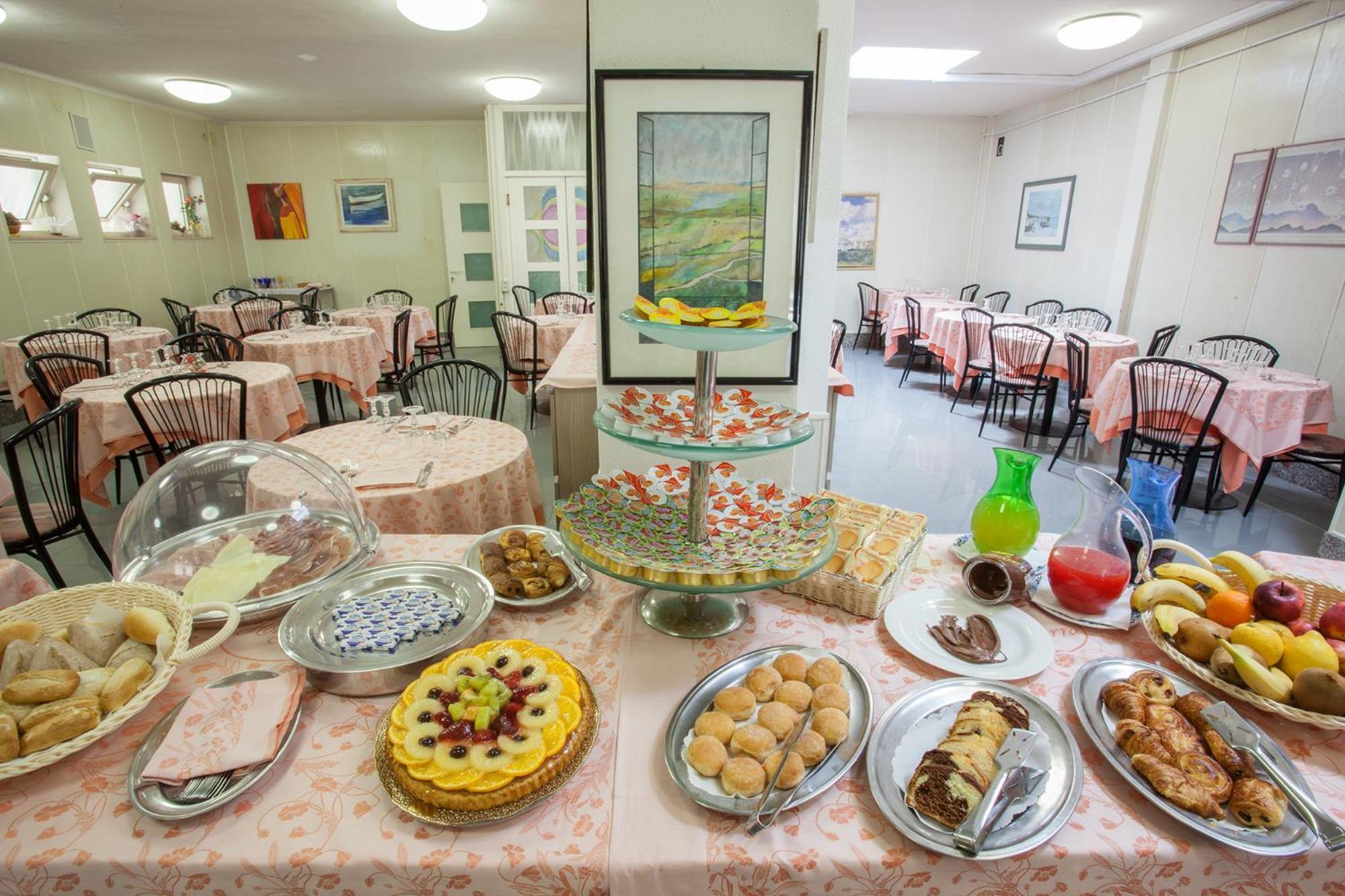 Hotel Azzurra Senigallia Buitenkant foto